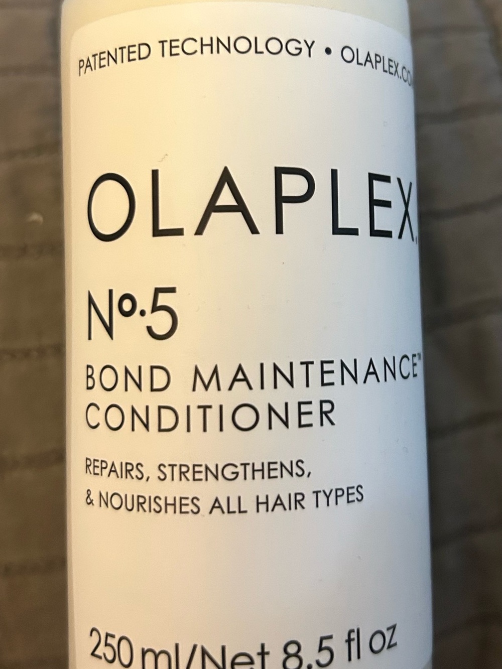 OLAPLEX No.5 Bond Maintenance Conditioner - White and Black Packaging